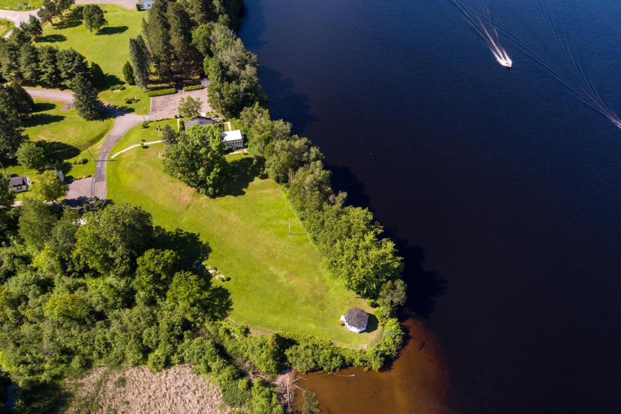 Auberge La Maison Bellemare Bed & Breakfast Saint-Jean-des Piles Luaran gambar
